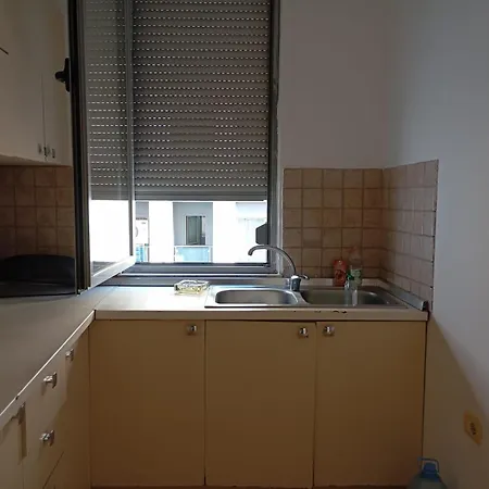 Royal 3 Opposite Nalu Bar بيت ضيافة تيرانا