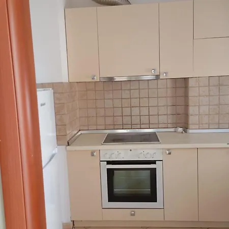 Royal 3 Opposite Nalu Bar *