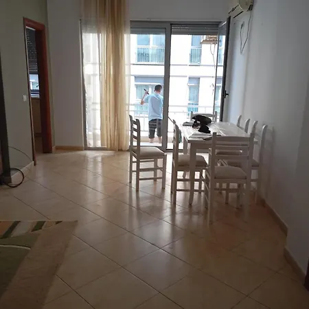 Royal 3 Opposite Nalu Bar بيت ضيافة *