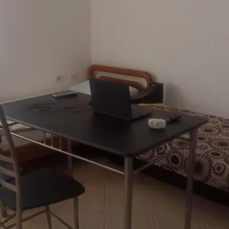 Royal 3 Opposite Nalu Bar Гостевой дом Тирана